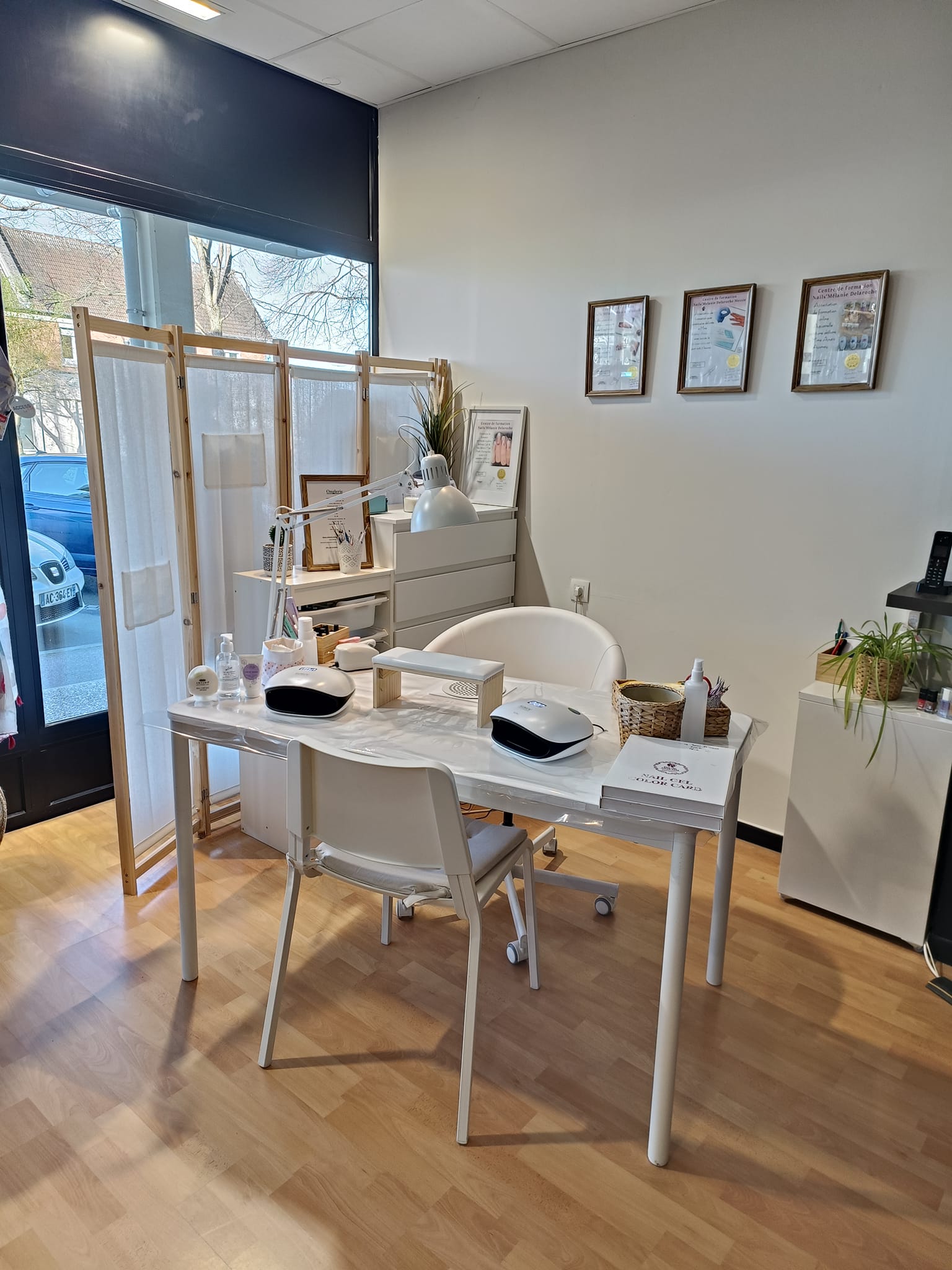 Intérieur du salon de manucure Nail'Siana à Port-Jérôme-sur-Seine